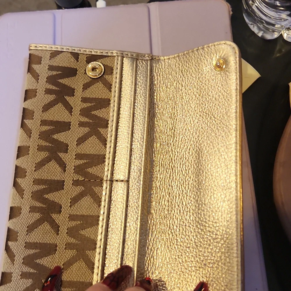 MK - Picture 2 of 3